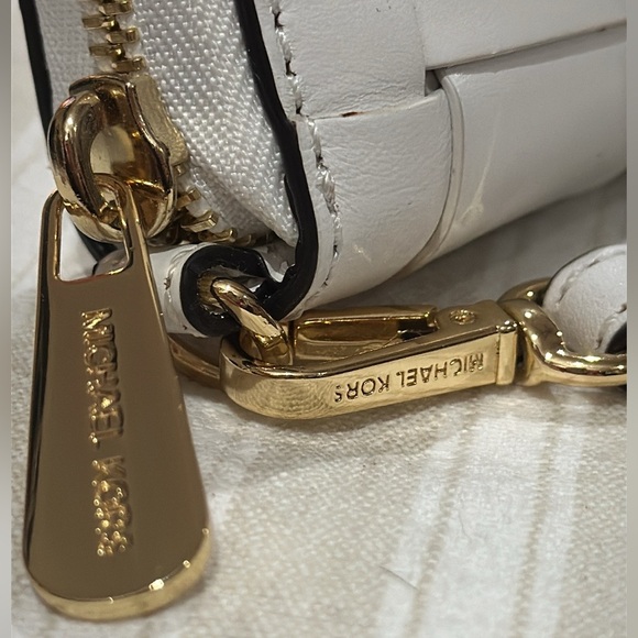 Authentic Michael Kors STUNNING "Vivian" Optic White Basket Weave Wallet, NWOT - Picture 6 of 16